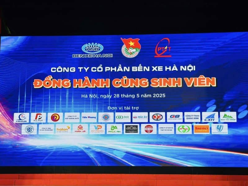 Vận Tải Quốc Tế Đức Phát tặng quà sinh viên
