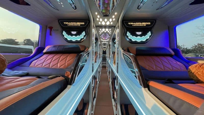 Buồng giường tiện nghi hiện đại rộng rãi của nhà xe Đức Phát