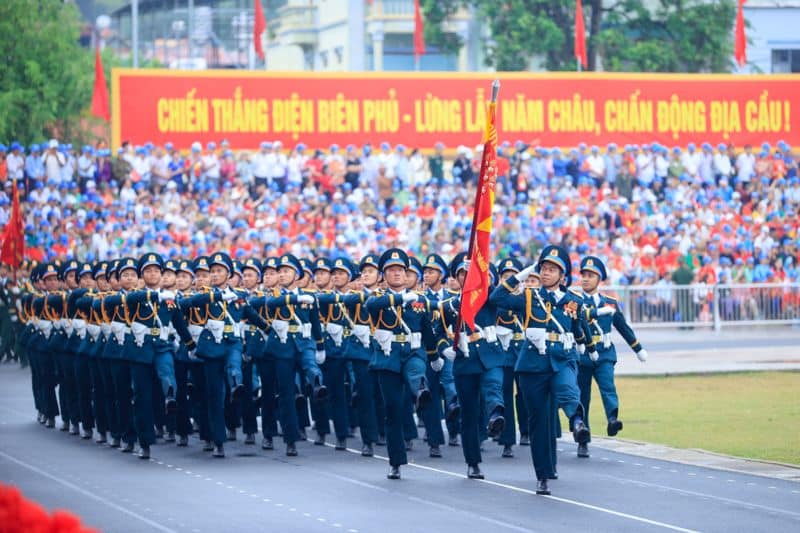 Kinh nghiệm xem diễu binh xương máu của những chiến thần yêu nước
